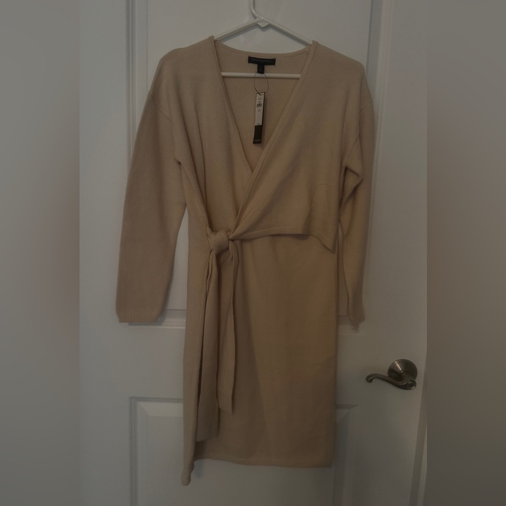 Banana Republic Long Sleeve Wrap Dress in Cream Color - Picture 6 of 7
